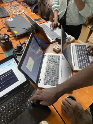 👩🏾_💻👸🏽